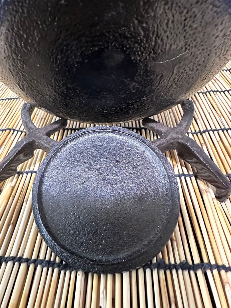 未使用品　敬典工房正寿堂山正　人間国宝髙橋敬典作１２型アラレ　南部鉄瓶