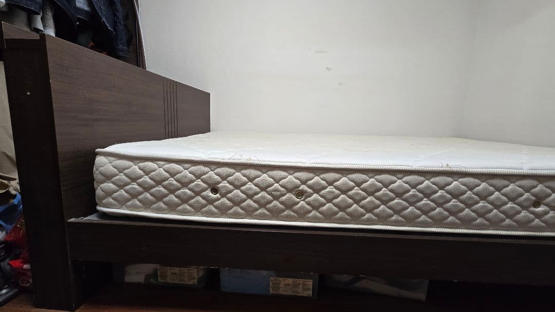 【値下げ中】ニホンベッド　セミダブル 　スプリングマットレス ＋ベッドフレーム