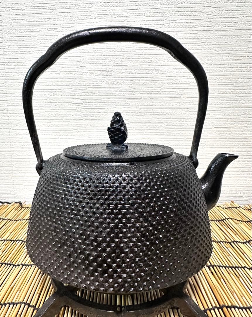 未使用品、保管品　南部岩鋳 四代目清末作 １５型　九重アラレ　南部鉄瓶