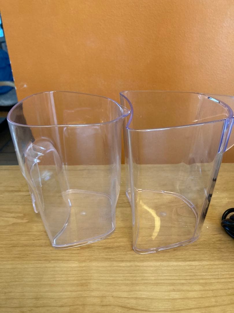 Kuvings 低速圧搾ジューサー 本体とカップ2個