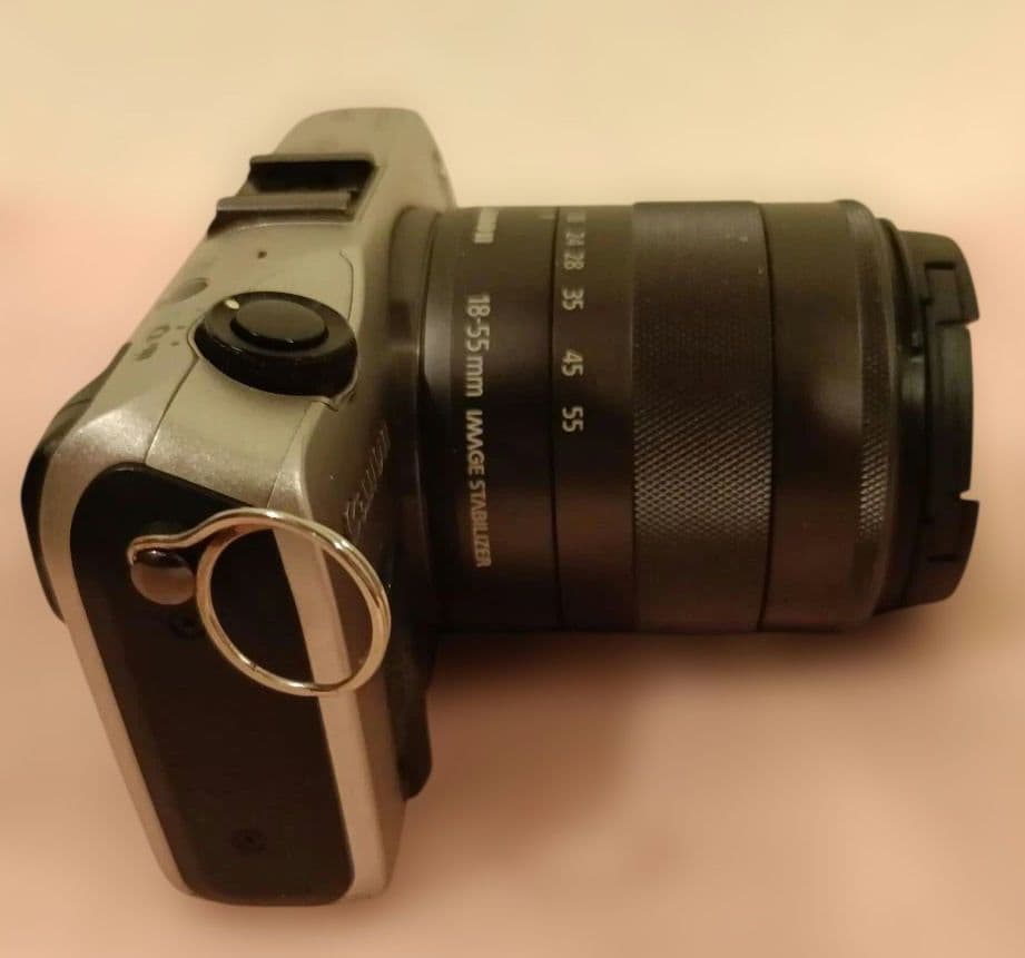 期間限定値引日曜日まで　ミラーレス一眼　Canon　EOS　M シルバーセット