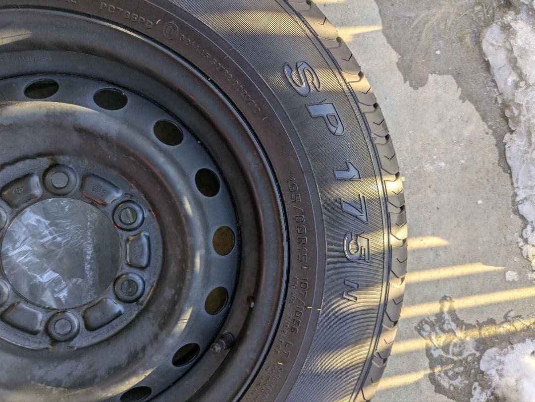 ハイエース純正タイヤ4本セット　新車外し品　d_t様 ④