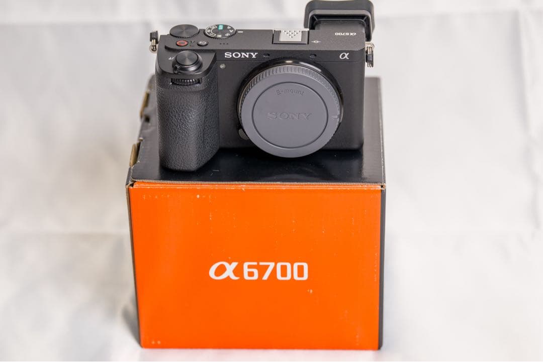 SONY α6700 ILCE-6700 ボディ　＋smallRigグリップ