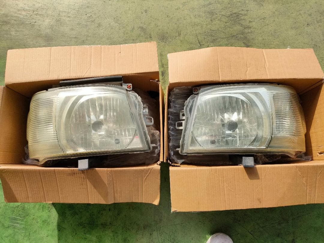 ★トヨタ純正品！200系 ハイエース 1型 2型 トヨタ純正 ヘッドライト