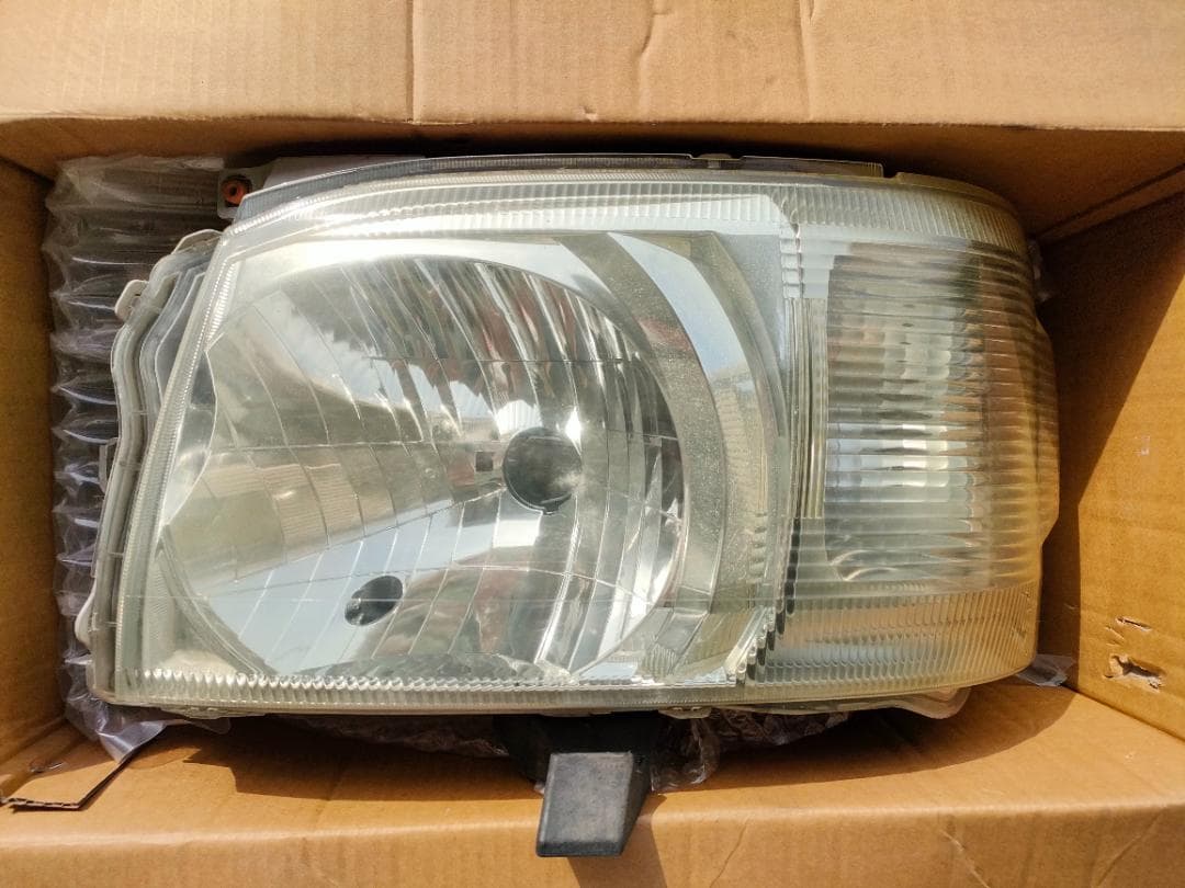 ★トヨタ純正品！200系 ハイエース 1型 2型 トヨタ純正 ヘッドライト