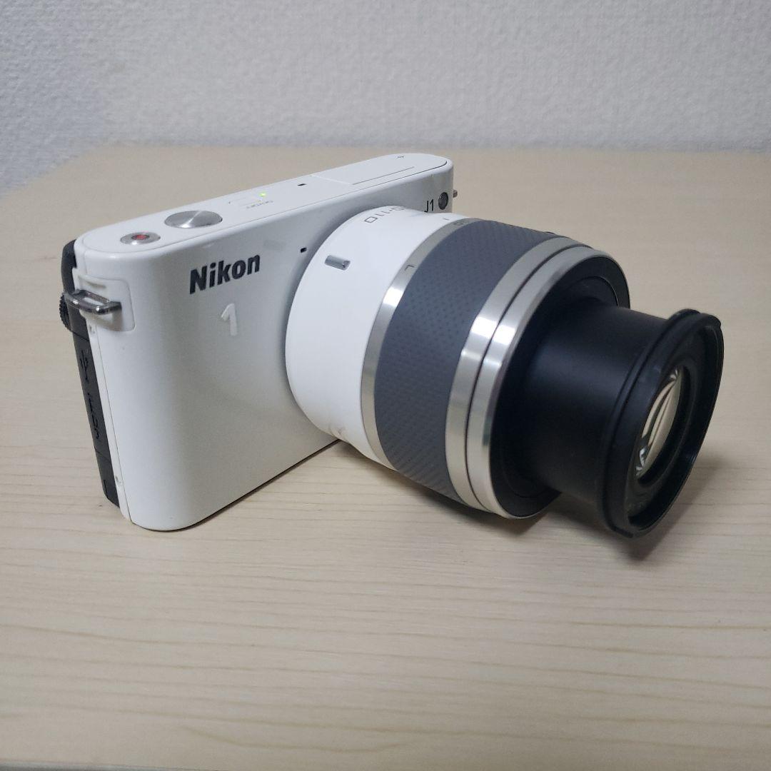 美品　Nikon 1 J1 ミラーレスカメラ 1 NIKKORズームレンズ付き