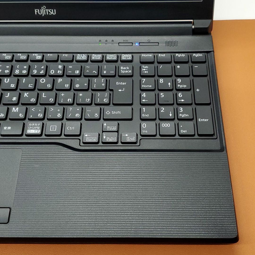 【商品番号1869】富士通　15.6型ノートパソコン　2022年製