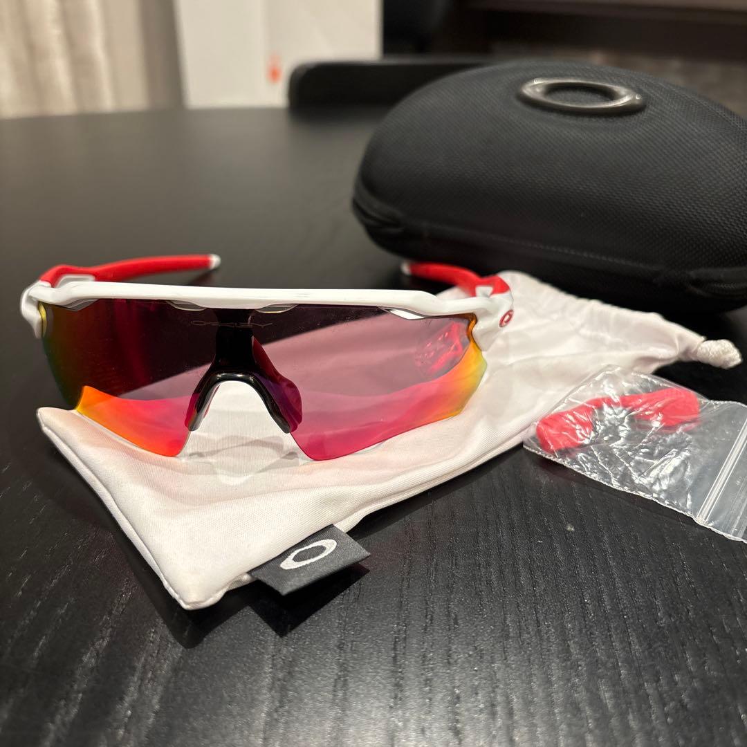 オークリー　サングラス　赤