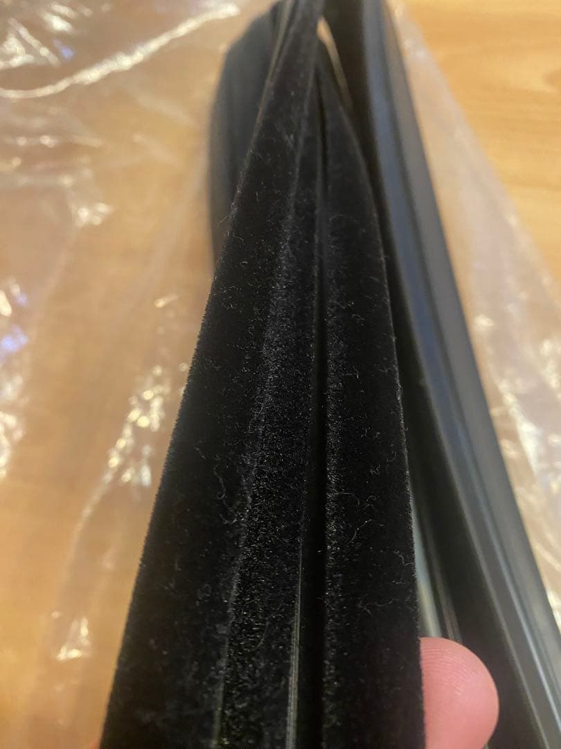 80-92 キャデラックブロアム　 フロントドアウィンドウガラスチャンネル