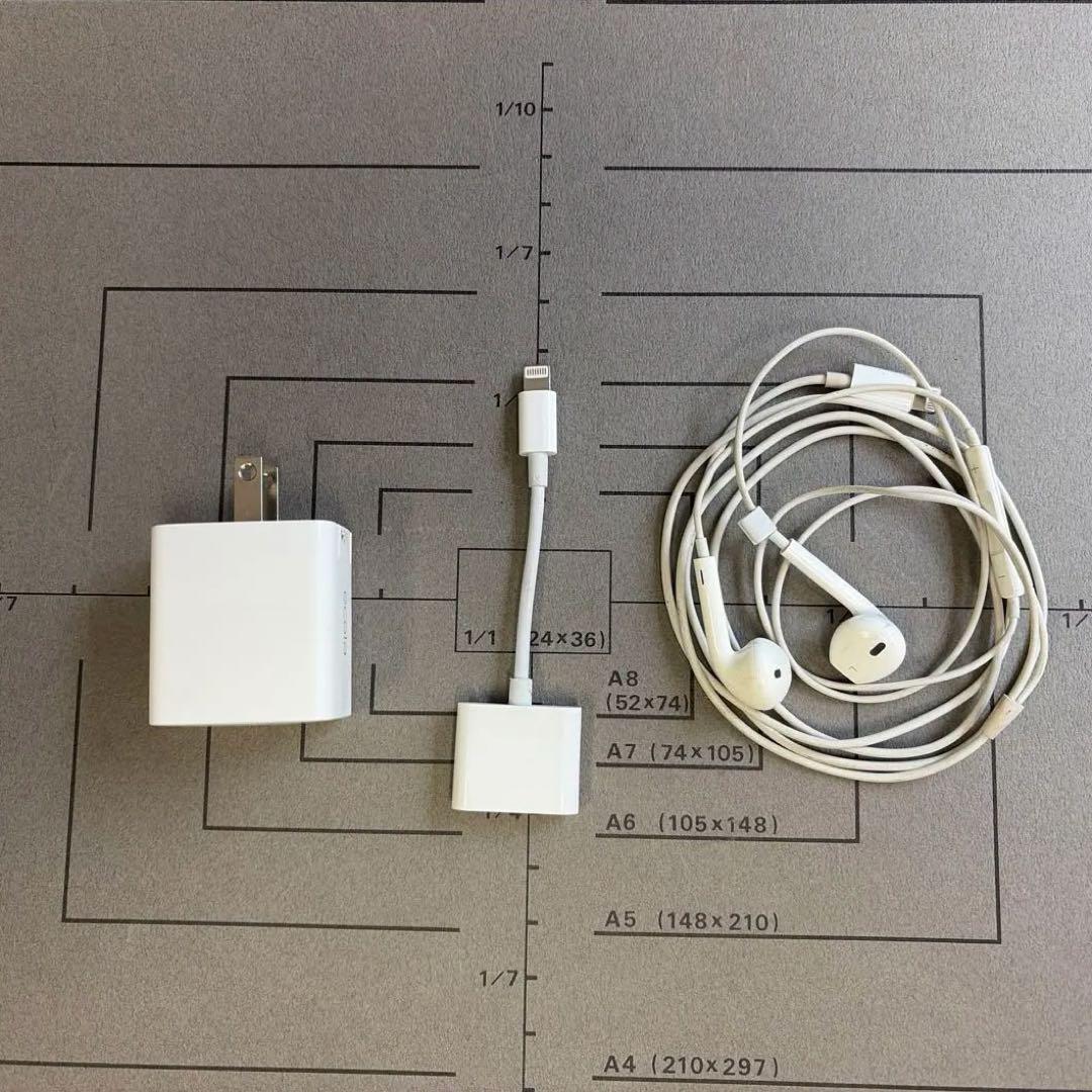 iPhone SE (第３世代) スターライト 128GB 充電ケーブル付属