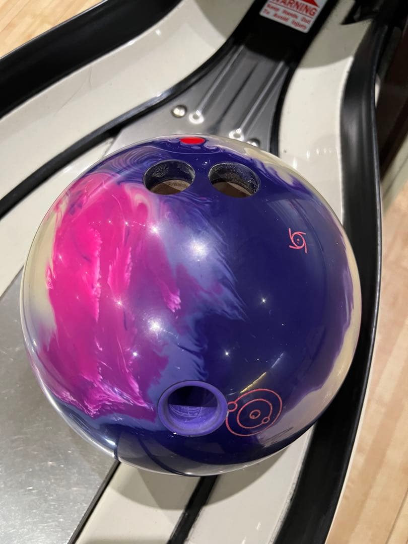 たつや。 ボウリング　ボール　アイオンマックス　15P 美品　プラグ無し