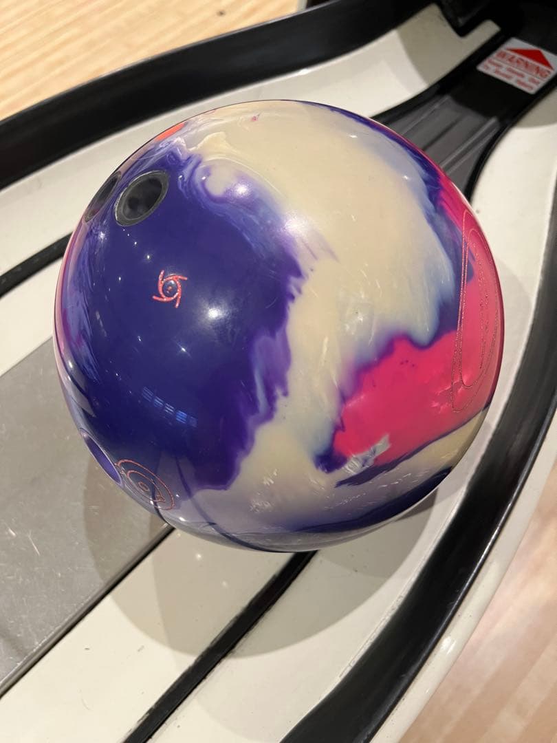 たつや。 ボウリング　ボール　アイオンマックス　15P 美品　プラグ無し