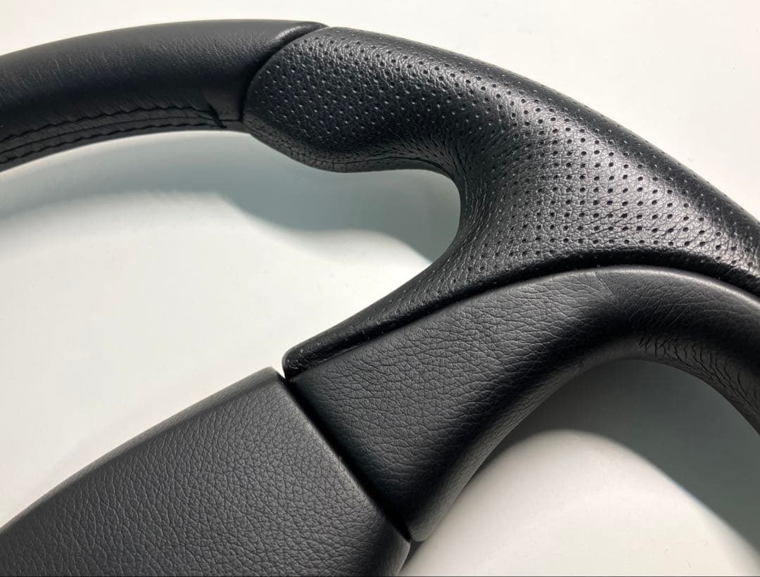 モモ MOMO ステアリング36cm/NARDI/ナルディ/ホーンボタン無し