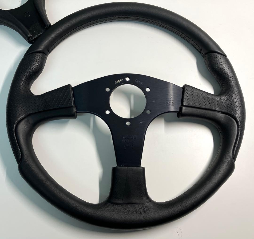モモ MOMO ステアリング36cm/NARDI/ナルディ/ホーンボタン無し