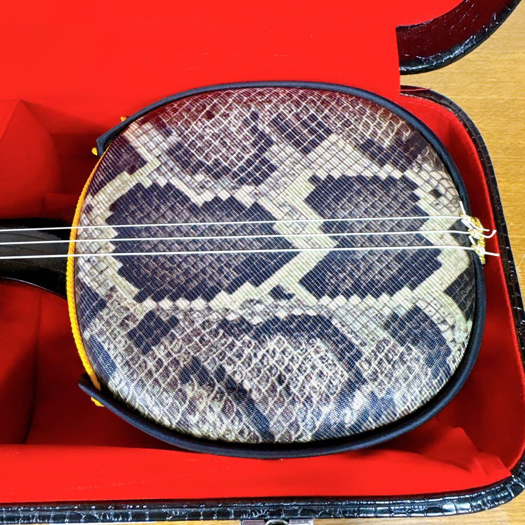 【美品】 初心者 入門 三線 沖縄三線 人工皮 ハードケース付き ツメ 駒