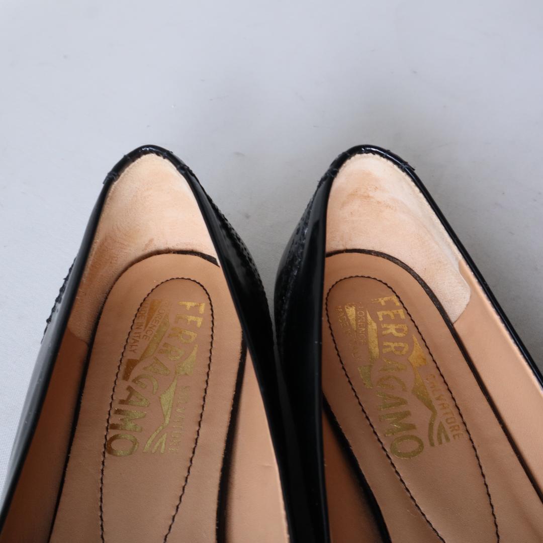 フェラガモヴァラリボンフラットパンプス