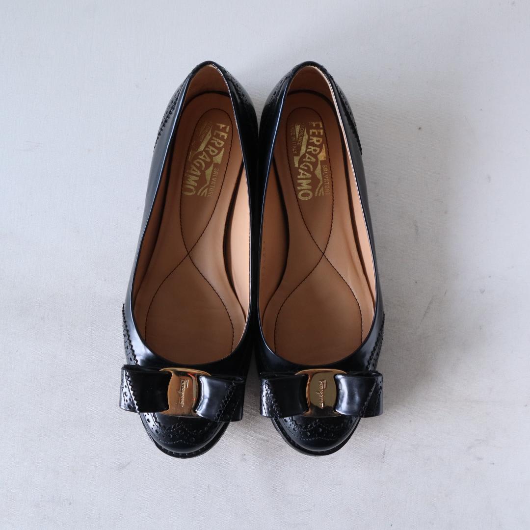 フェラガモヴァラリボンフラットパンプス