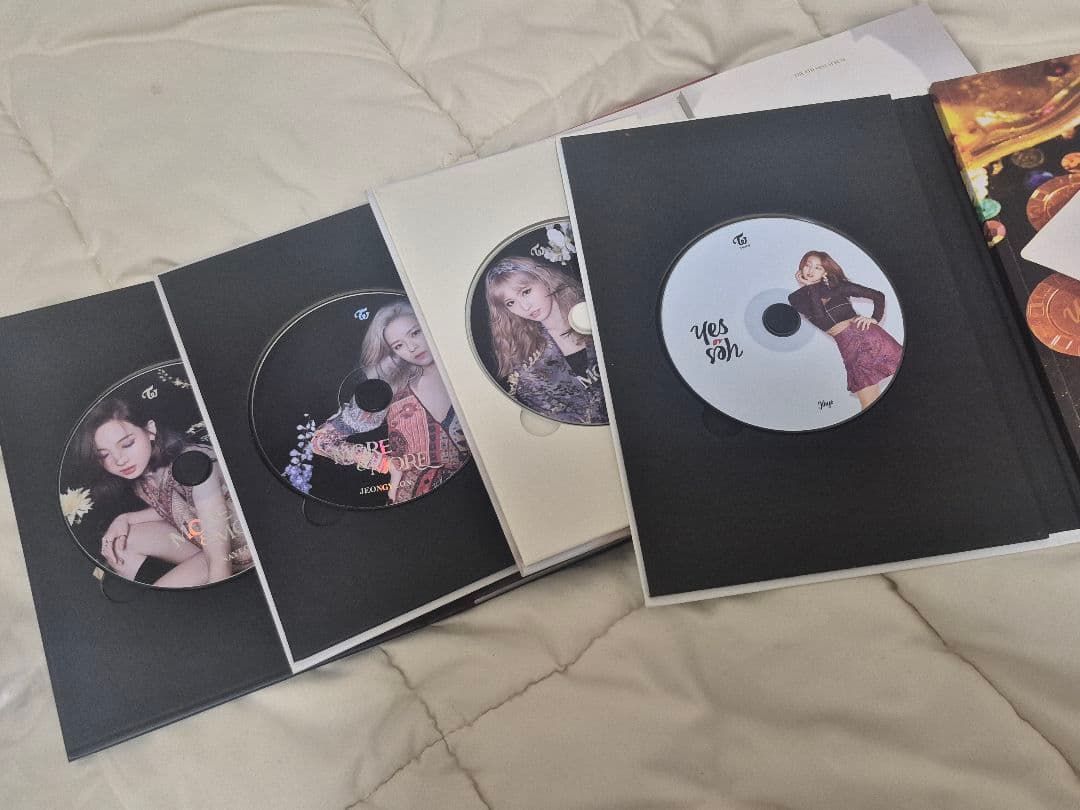 TWICE韓国版限定版フォトカード&アルバム フォトカード約50枚