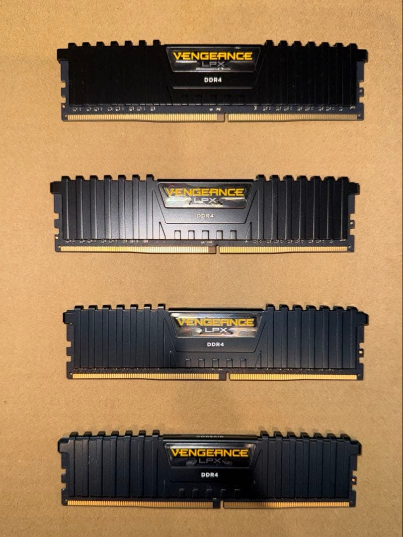 メモリー Vengeance DDR4 32GB (4x8GB) 2666MHz