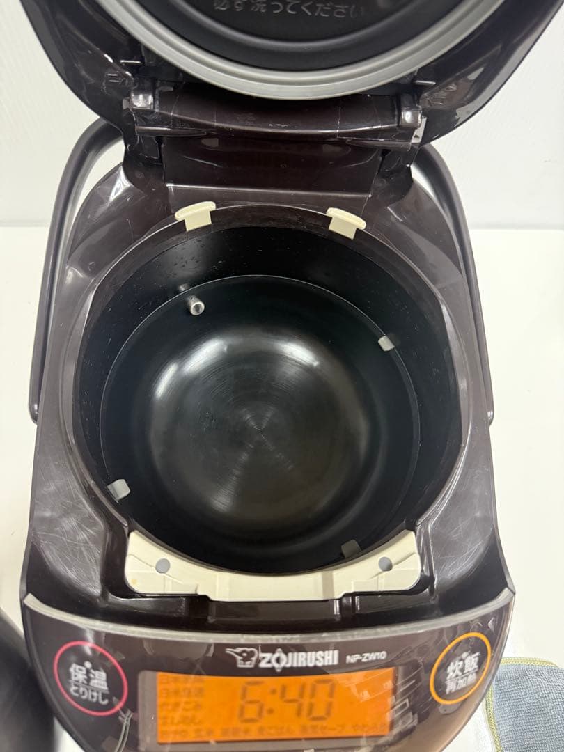 Zojirushi NP-ZW10 圧力IHジャー炊飯器　2022年製