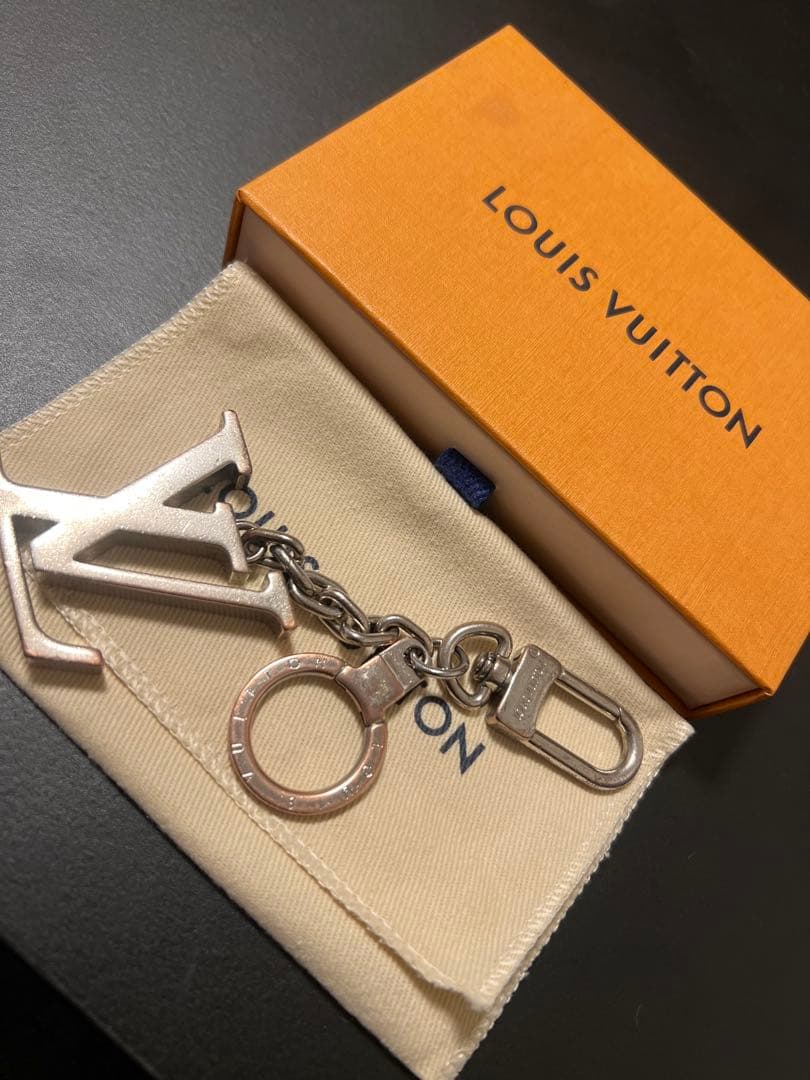 LOUIS VUITTON シルバーキーホルダー