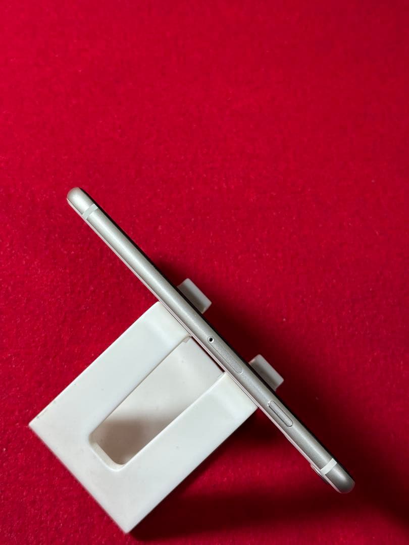 【5622】iPhone SE3第3世代スターライト 64GB simフリー