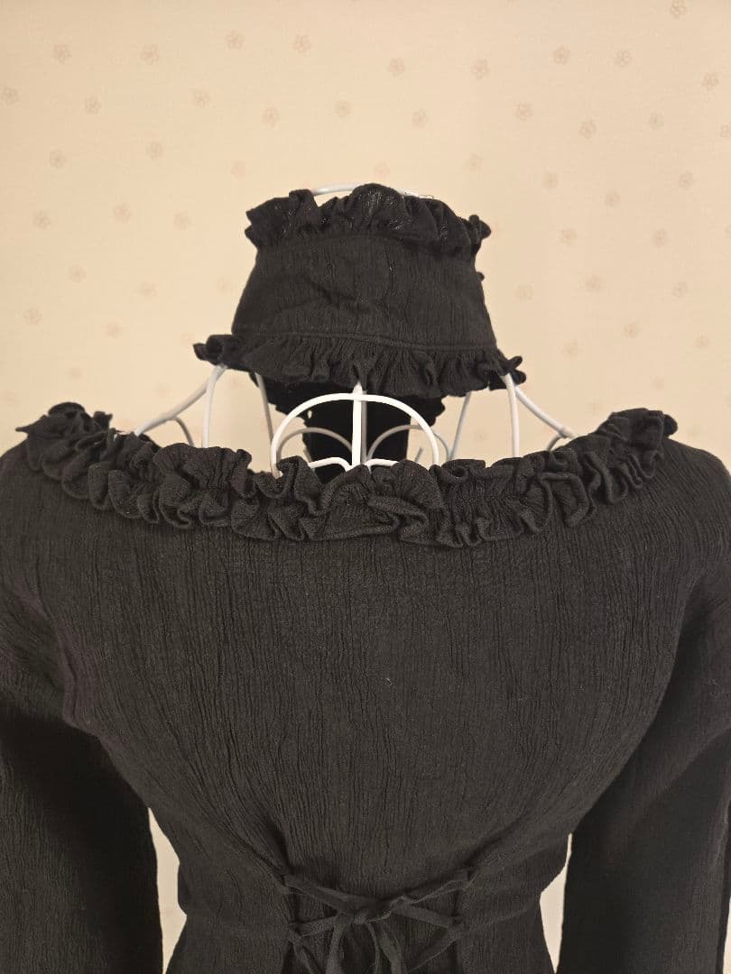 Na+H フリル付きブラック長袖シャツ