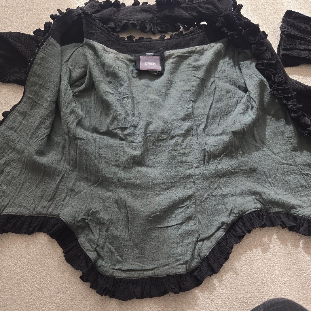 Na+H フリル付きブラック長袖シャツ