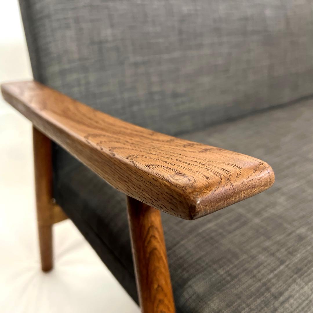 オーク無垢材フレームソファ・ダークグレーファブリック・横幅132cm