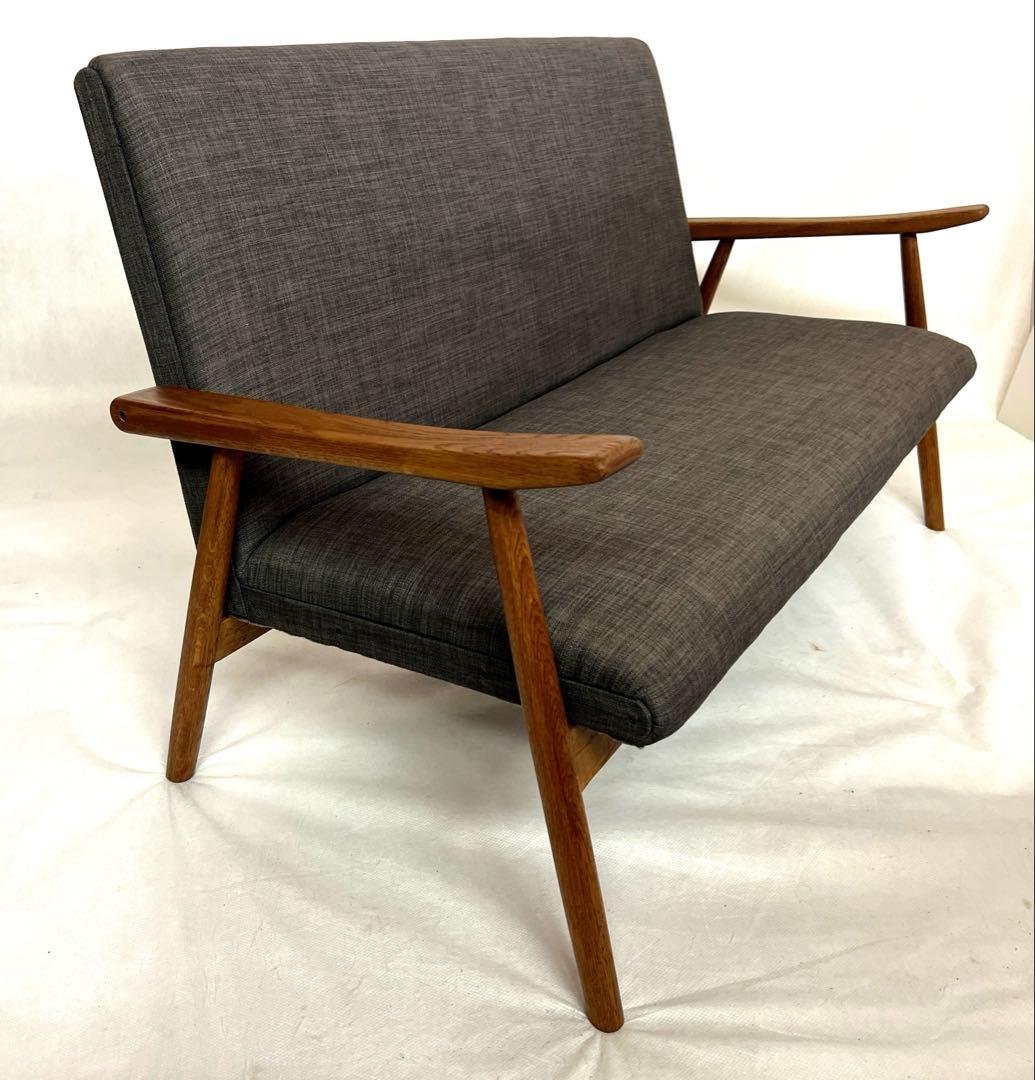 オーク無垢材フレームソファ・ダークグレーファブリック・横幅132cm