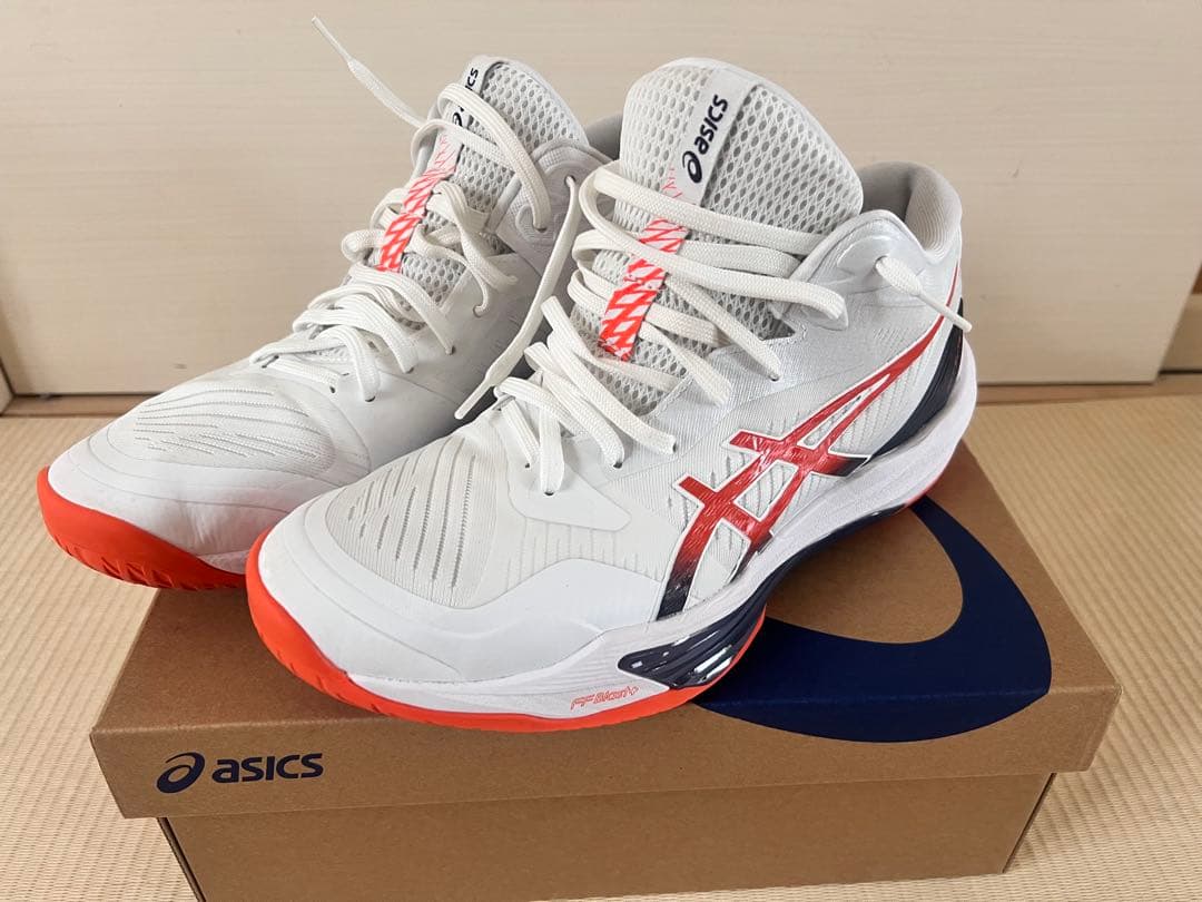 バレーボールシューズ（asics）