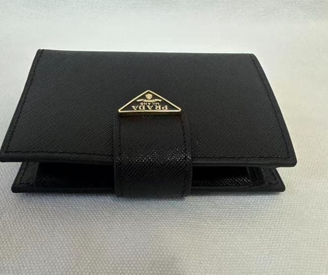 Prada プラダ 二つ折り 財布 ブラックj