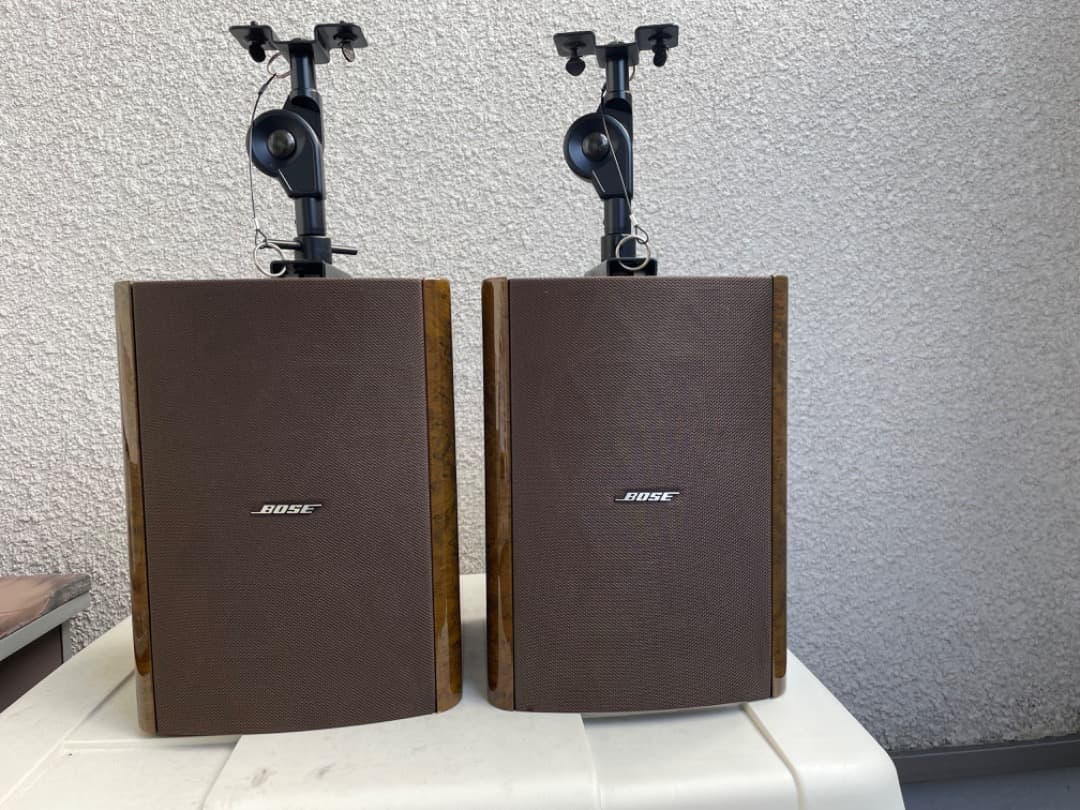 Bose スピーカー　MODEL 121V ２台セット　吊下げ金具付