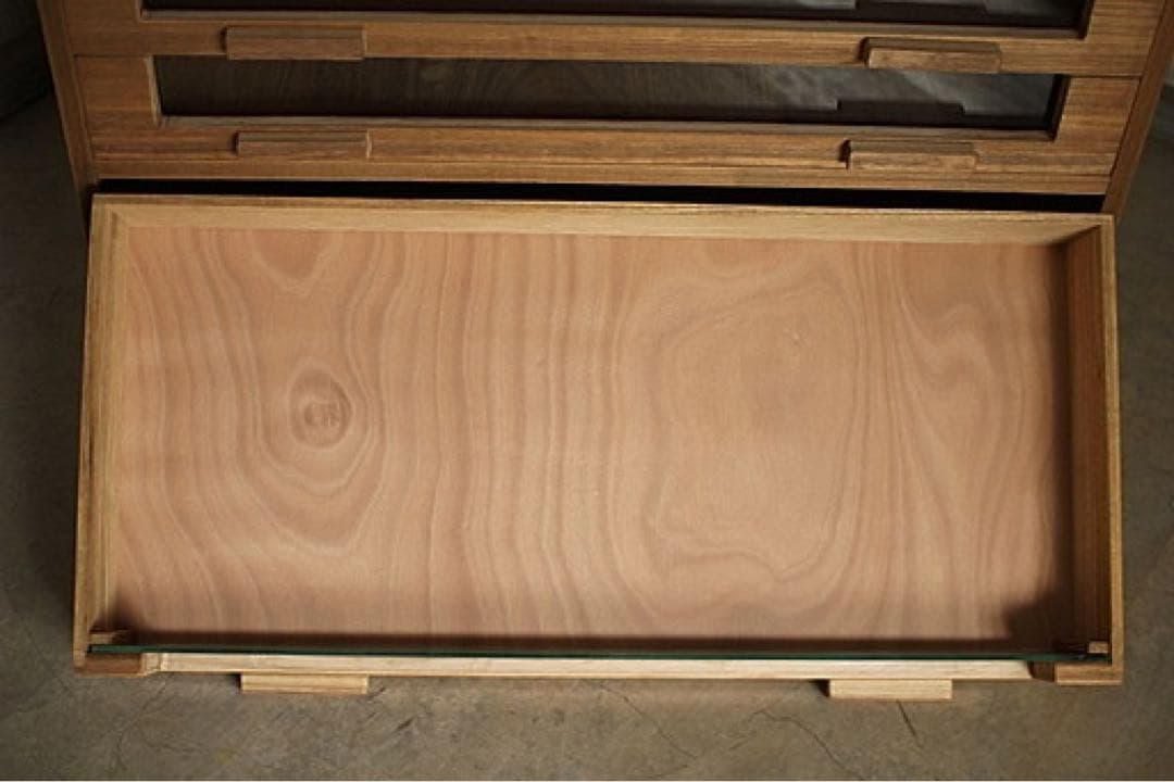 古い前面ガラスの引き出し4段　カトラリー収納　食器棚　シャツケース　古家具