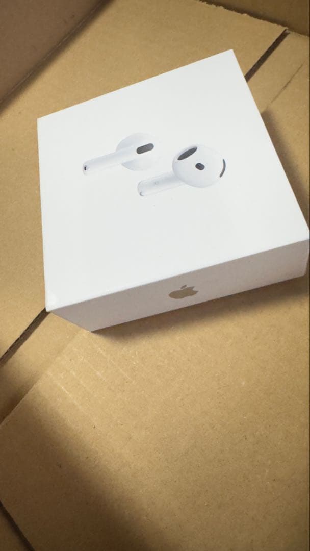 AirPods 4 本体 + ワイヤレス充電ケース