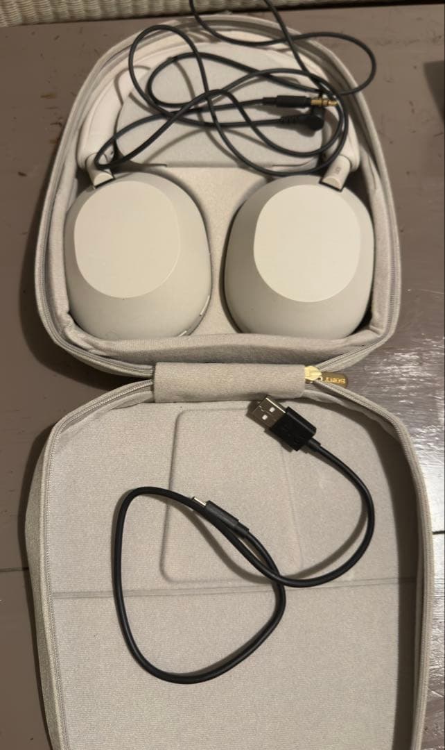 ソニー WH-1000XM5 ホワイト ワイヤレスヘッドホン