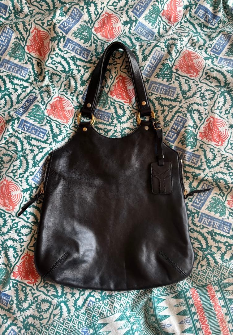 イヴ・サンローラン　ブラック　レザー　バック