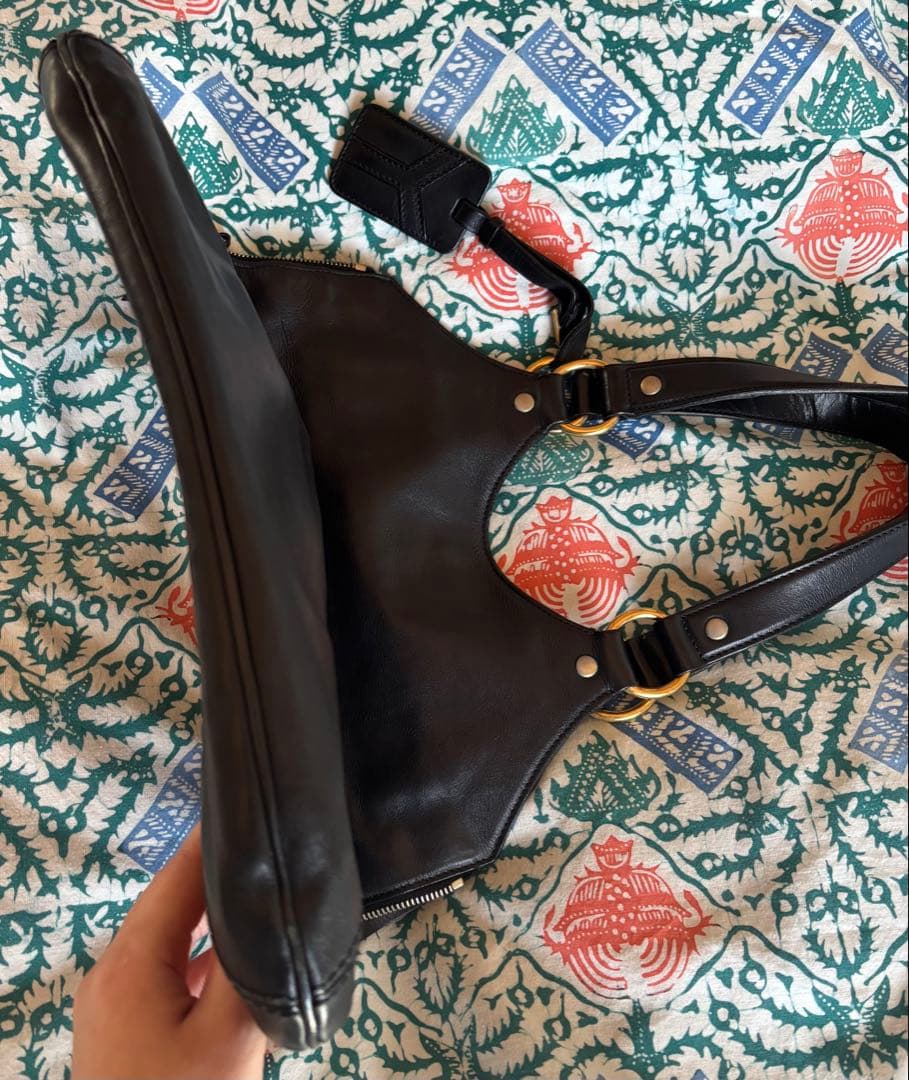 イヴ・サンローラン　ブラック　レザー　バック