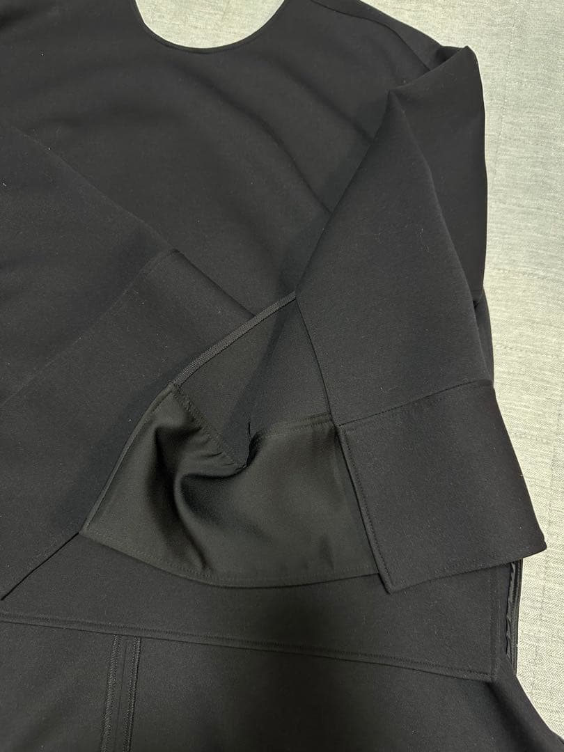 ルフィル ソフトダンボールスリットスリーブブラウス