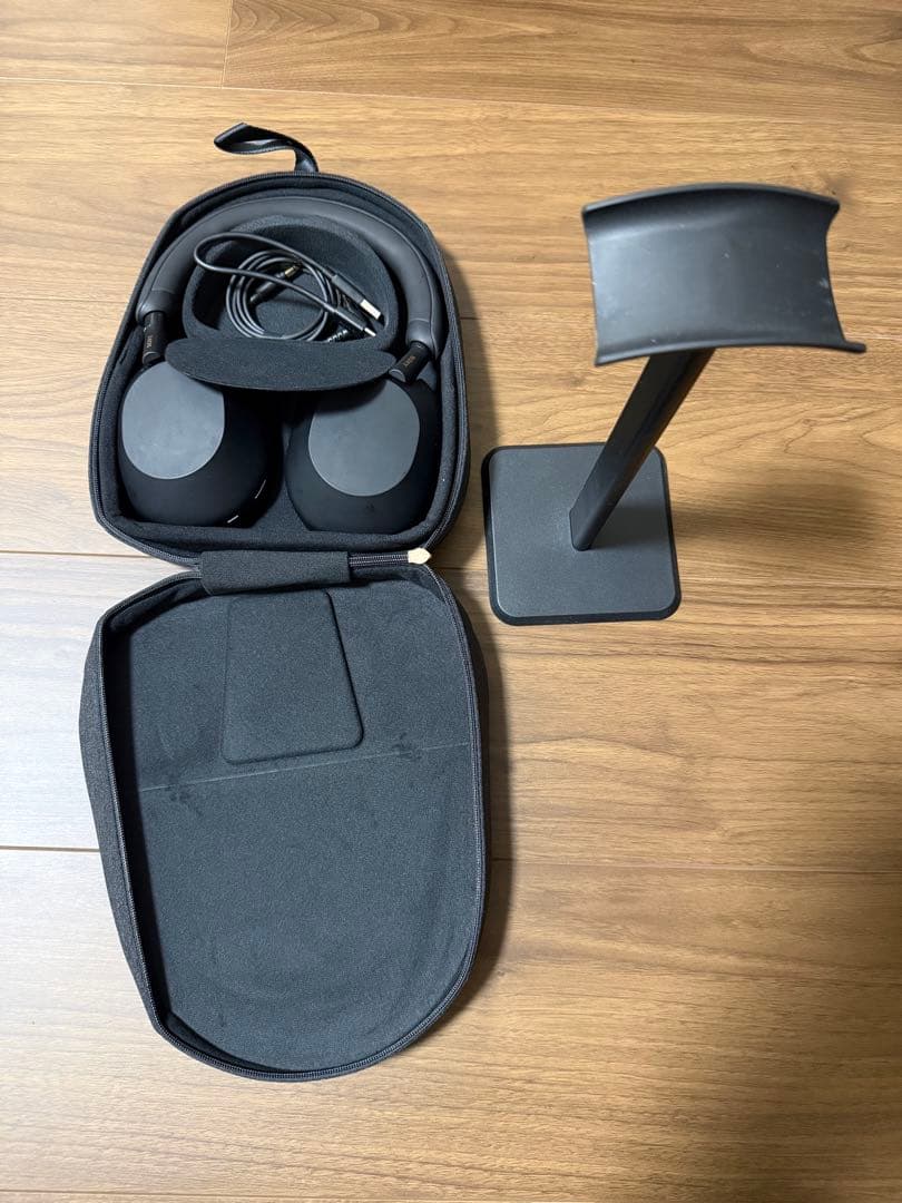 【美品】SONY WH1000XM5 ブラック ワイヤレスヘッドホン　箱あり