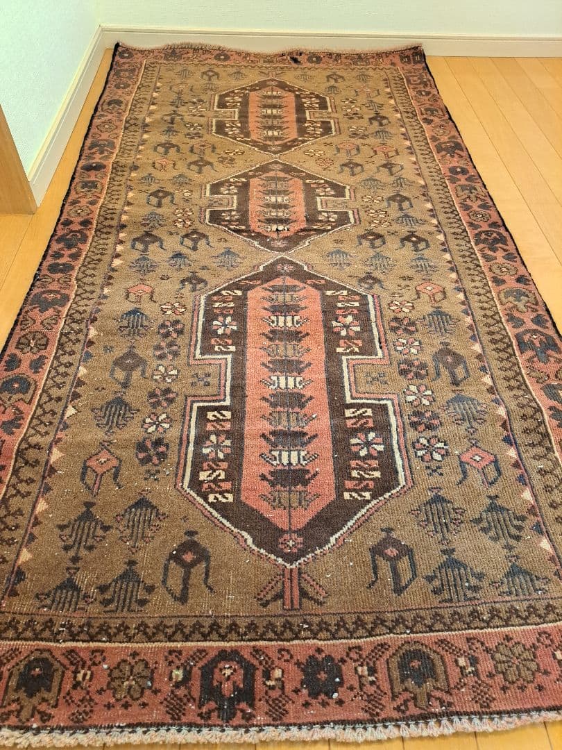 手織り絨毯　トライバルラグ　ヴィンテージラグ　ウール　カーペット　水差し