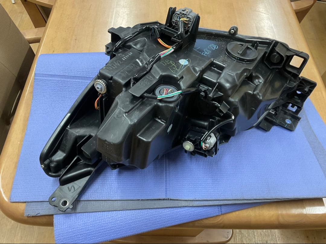 マツダ　マツダ2 右ヘッドライト