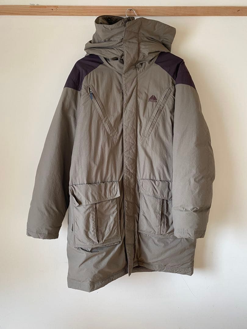 ナイキ　ACG オリーブグリーン ダウンジャケット フード付き