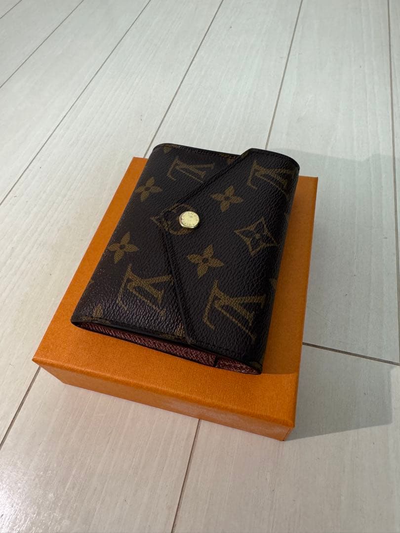 LOUIS VUITTON ポルトフォイユ・ヴィクトリーヌM62360モノグラム