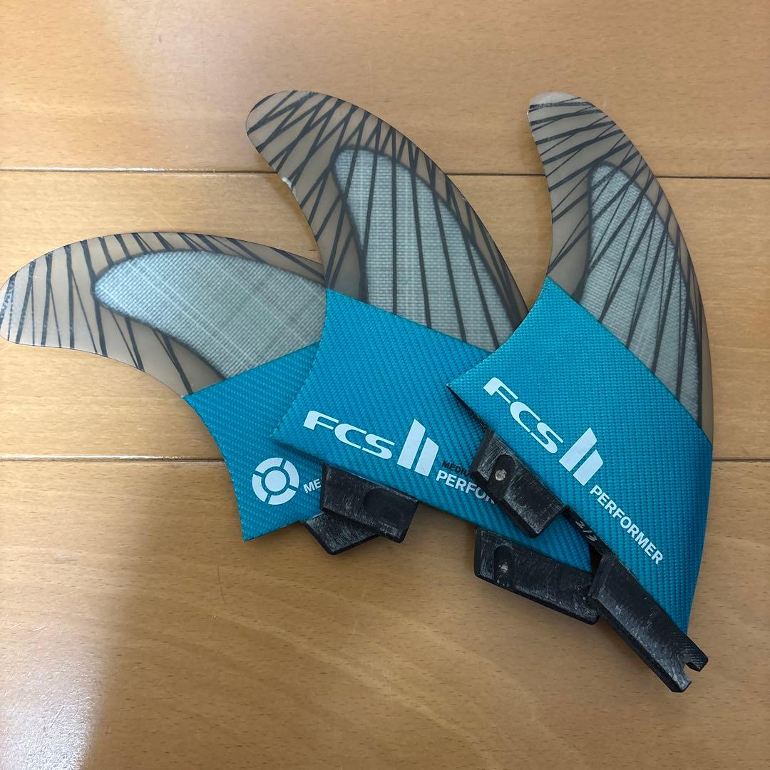 J*N様 美品　FCS2 PERFORMER M サーフボード　トライフィン　3