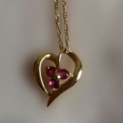 ハート形ルビー１８金ネックレス