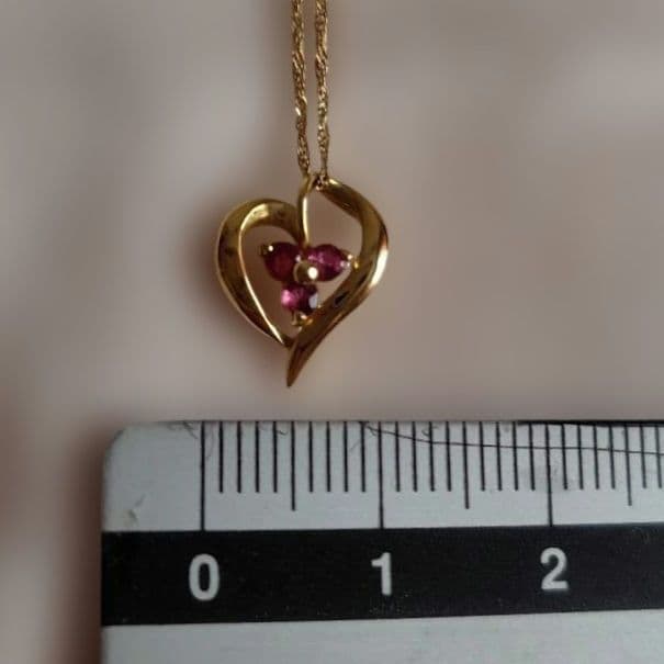 ハート形ルビー１８金ネックレス