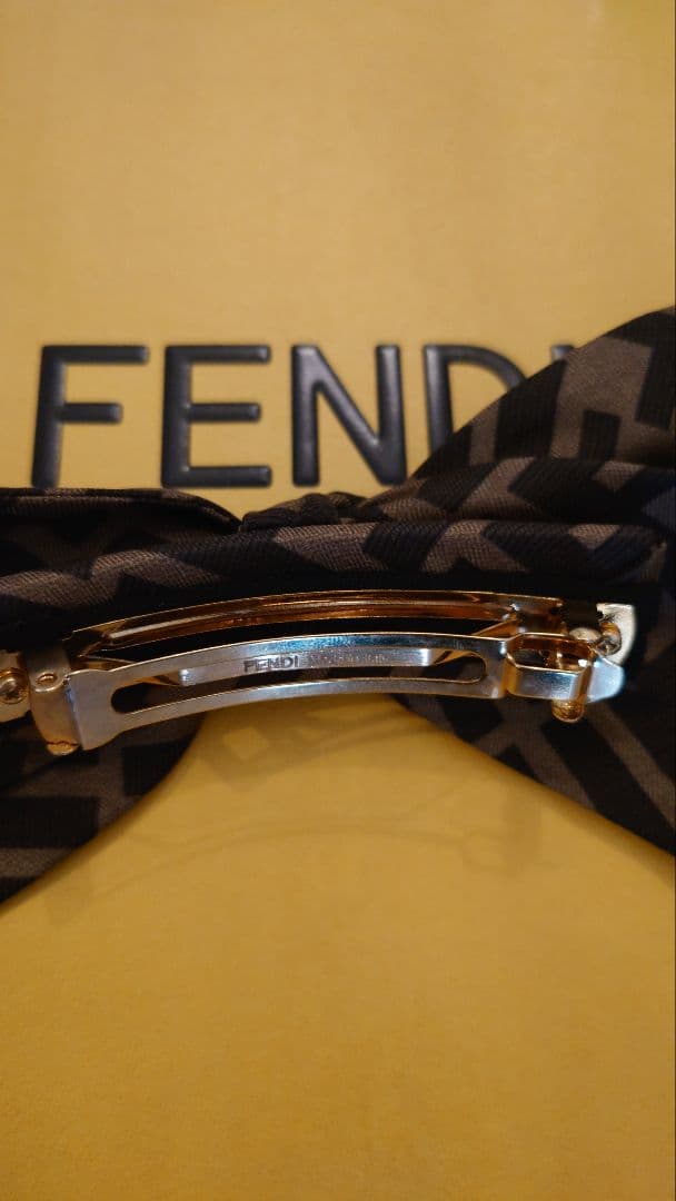 フェンディ リボン バレッタ