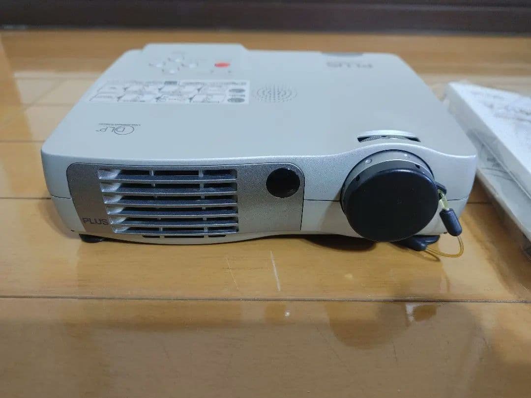【美品・動作確認済】PLUS 小型プロジェクター V-1100 付属品完備