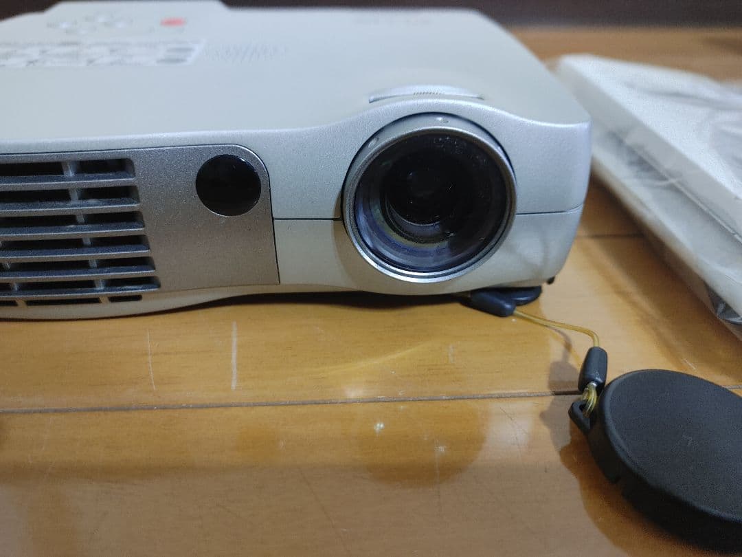 【美品・動作確認済】PLUS 小型プロジェクター V-1100 付属品完備